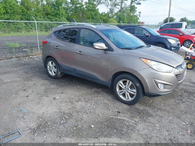 Salvage Hyundai TUCSON Image