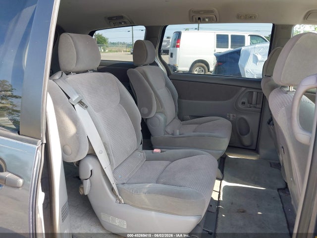 Toyota Sienna Le