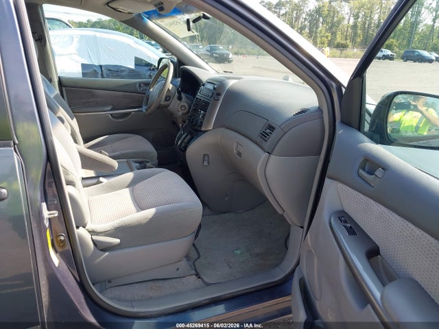Toyota Sienna Le
