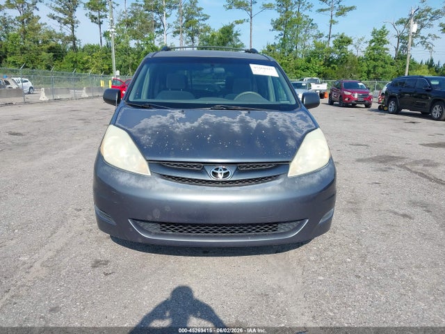 Toyota Sienna Le