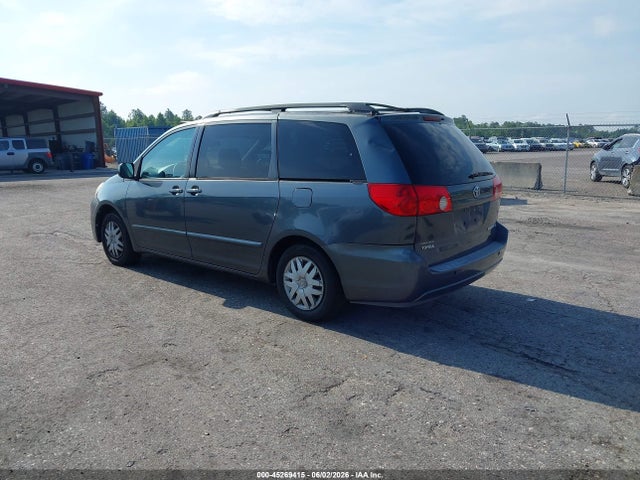 Toyota Sienna Le