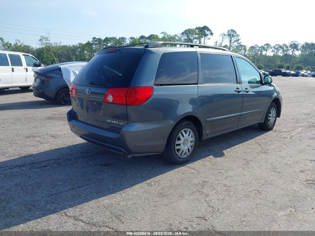 Toyota Sienna Le