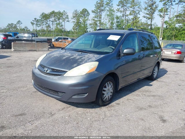 Toyota Sienna Le