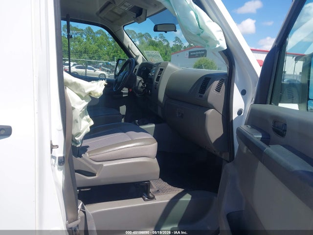 Nissan Nv S V6