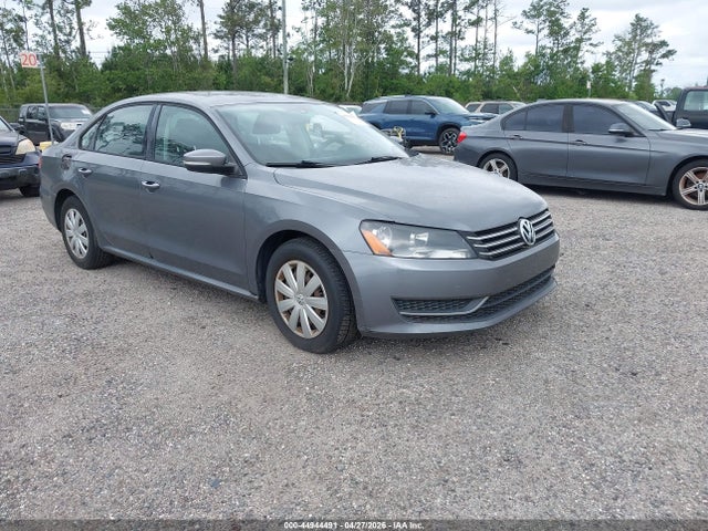 Salvage Volkswagen Passat Image