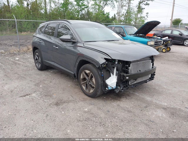 Salvage Hyundai TUCSON Image