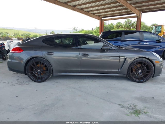 Porsche Panamera 4