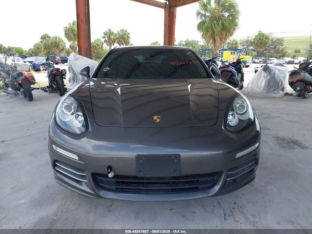 Porsche Panamera 4