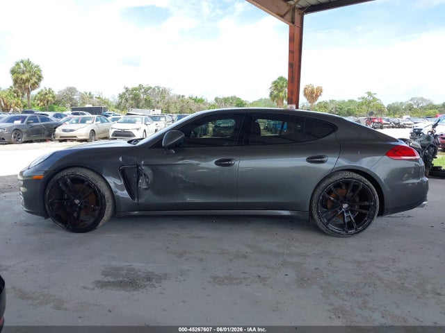 Porsche Panamera 4