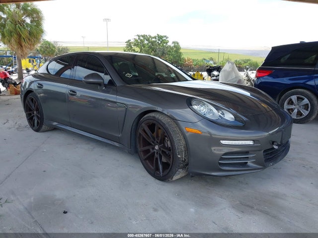 Salvage Porsche Panamera Image