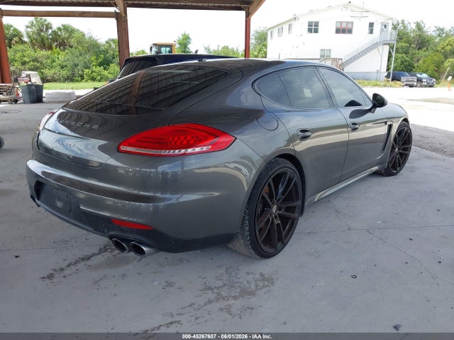 Porsche Panamera 4