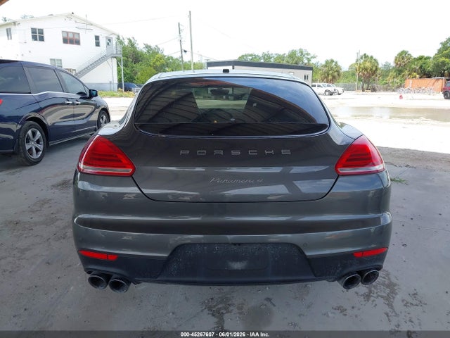 Porsche Panamera 4