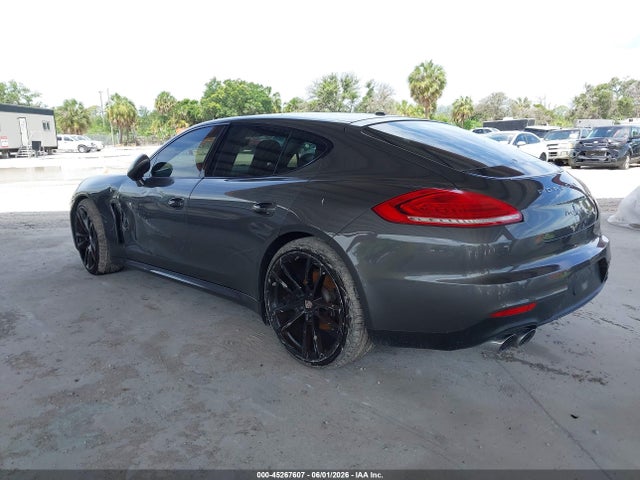 Porsche Panamera 4