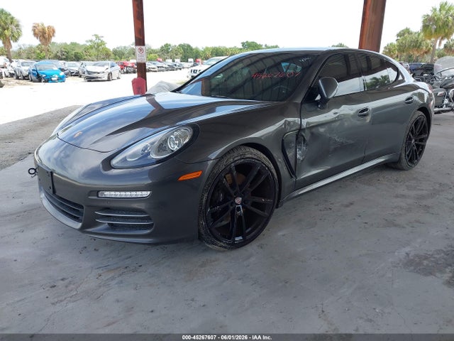Porsche Panamera 4