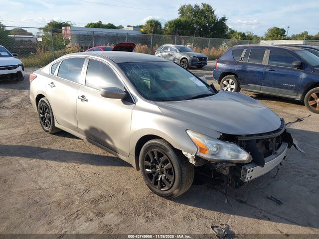 Salvage Nissan Altima Image