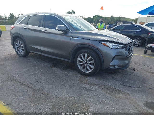 Salvage INFINITI Qx Image