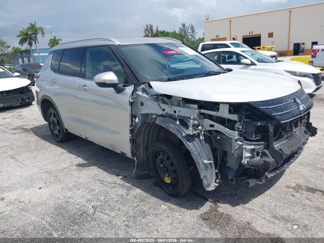 Salvage Mitsubishi Outlander Image