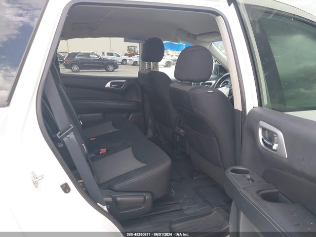 Nissan Pathfinder Sv