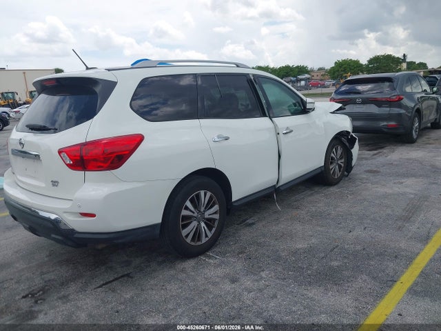 Nissan Pathfinder Sv