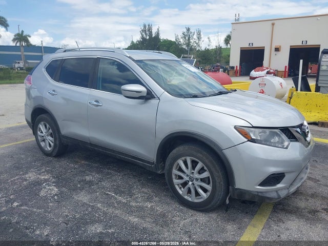 Salvage Nissan Rogue Image