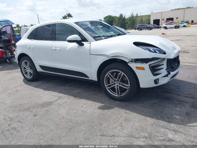Salvage Porsche Macan Image