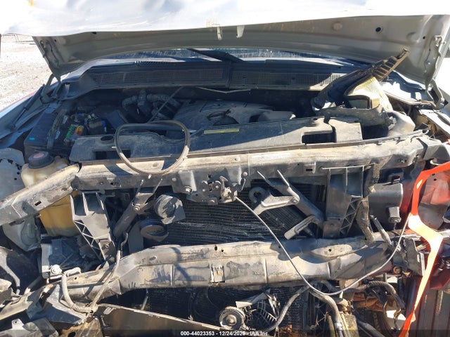 Nissan Armada Sv