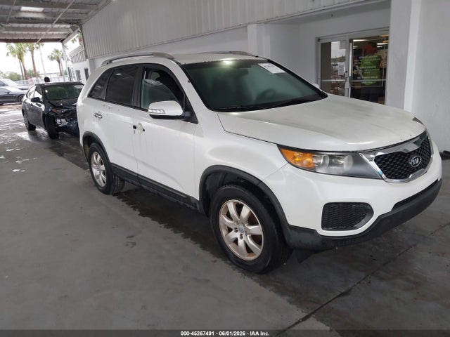 Salvage Kia Sorento Image