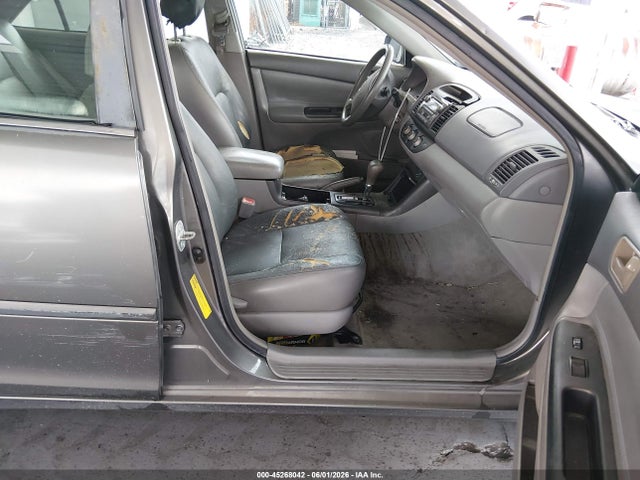 Toyota Camry Le V6