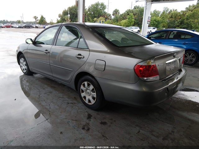 Toyota Camry Le V6