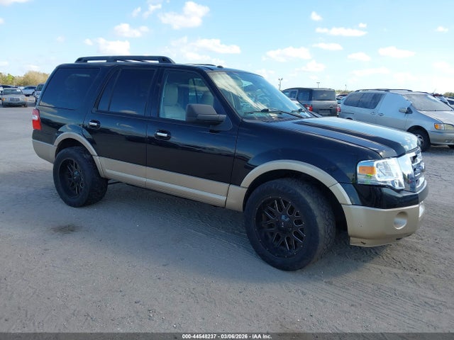 Salvage Ford Expedition Image