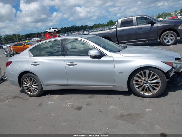 INFINITI Q50 Luxe
