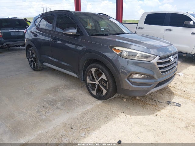 Salvage Hyundai TUCSON Image