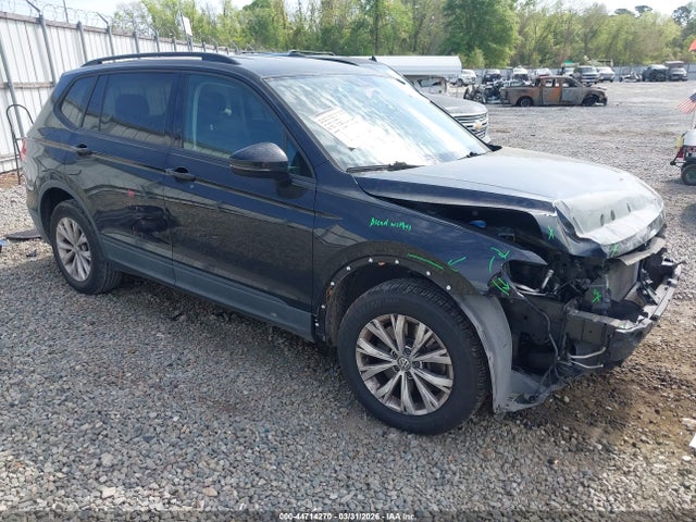 Salvage Volkswagen Tiguan Image