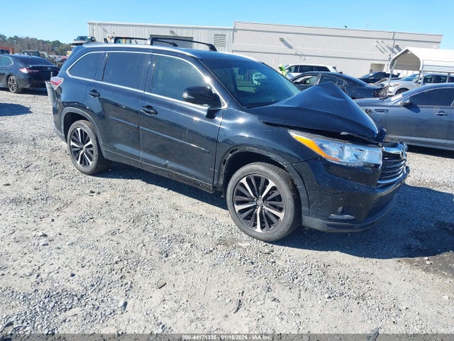 Salvage Toyota Highlander Image