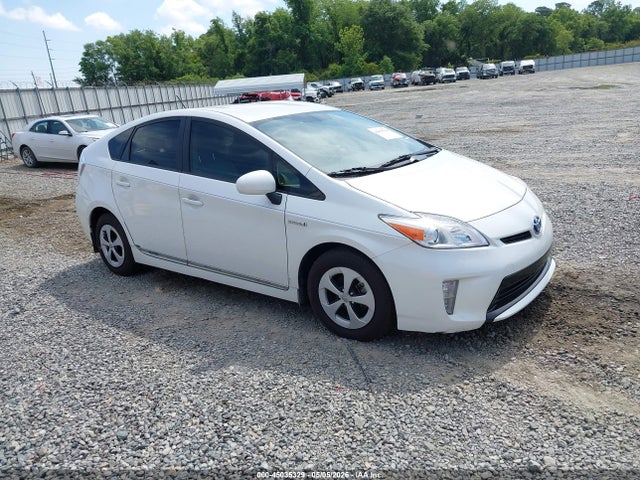 Salvage Toyota Prius Image