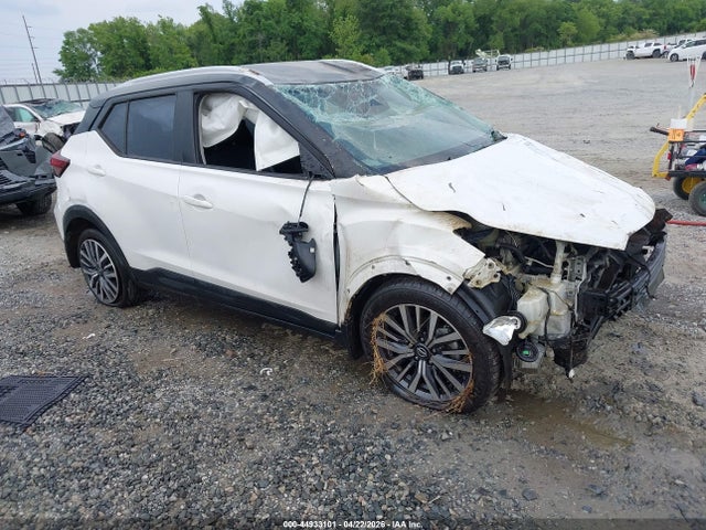 Salvage Nissan Kicks Image