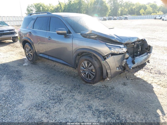 Salvage Nissan Pathfinder Image