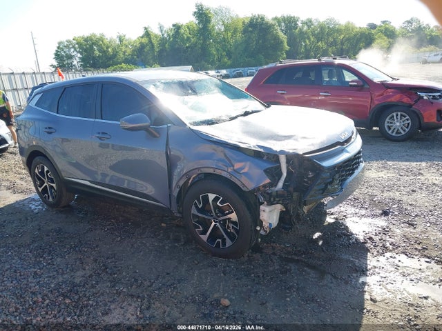 Salvage Kia Sportage Image