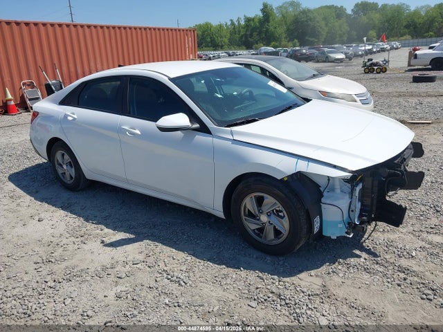 Salvage Hyundai ELANTRA Image