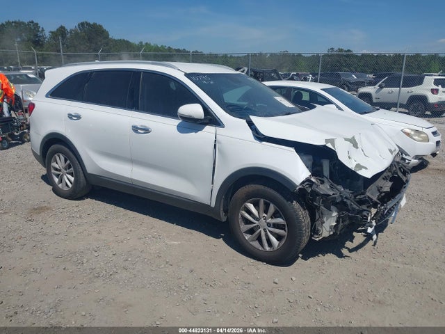 Salvage Kia Sorento Image