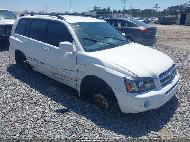 Salvage Toyota Highlander Image