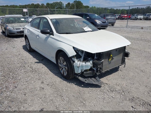 Salvage Nissan Altima Image