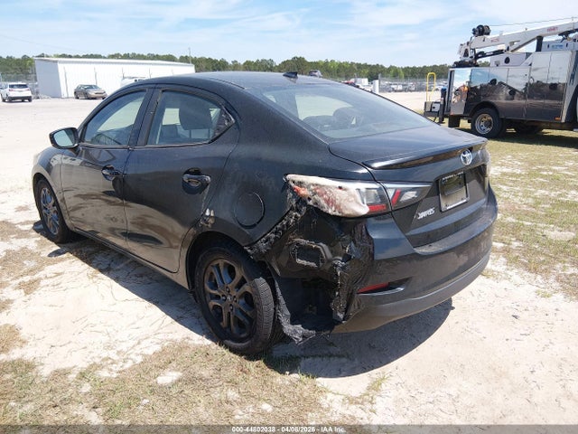 Toyota Yaris Le