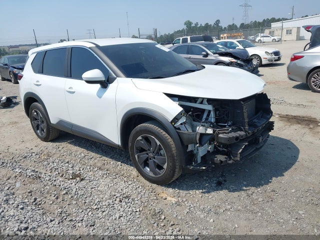 Salvage Nissan Rogue Image