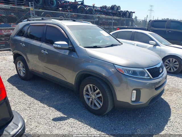 Salvage Kia Sorento Image