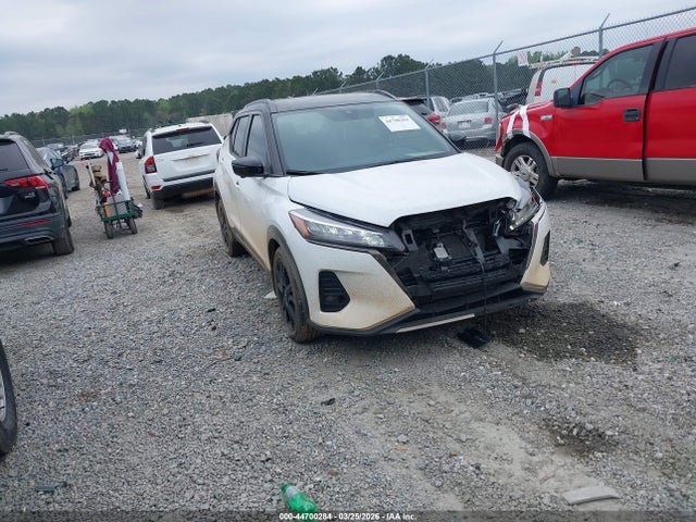 Salvage Nissan Kicks Image