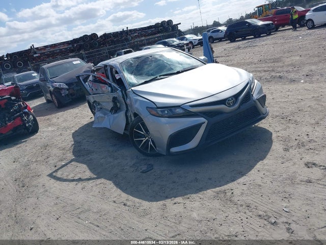 Salvage Toyota Camry Image