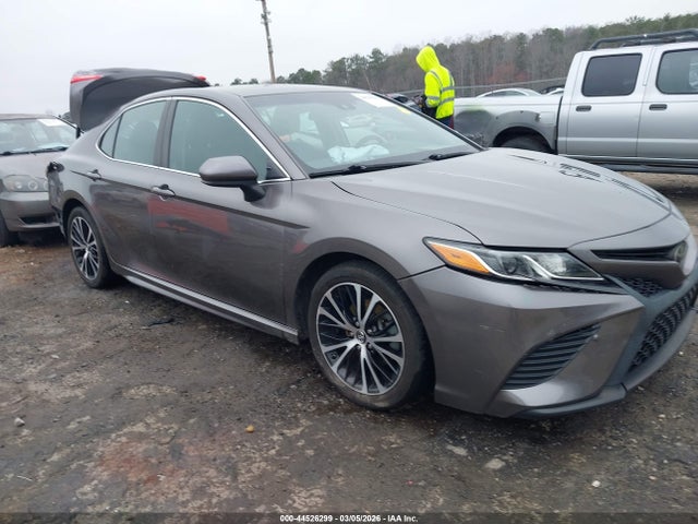 Salvage Toyota Camry Image