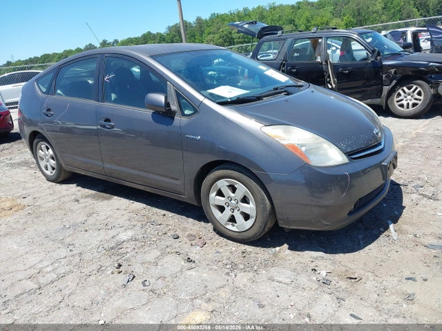 Salvage Toyota Prius Image