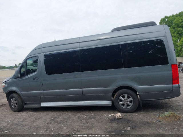 Mercedes-Benz Sprinter 2500 High Roof V6